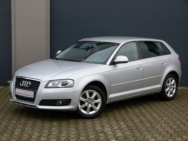 Eissilber (metallic) Gebraucht 2009 Audi A3 Ambiente Limousine | 10.999 € (Teuer) - Bild 1/4