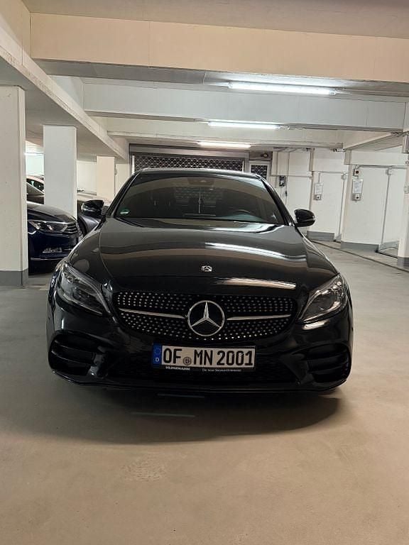 Schwarz Gebraucht 2019 Mercedes C300 AMG line Limousine | 38.999 € - Bild 1/4