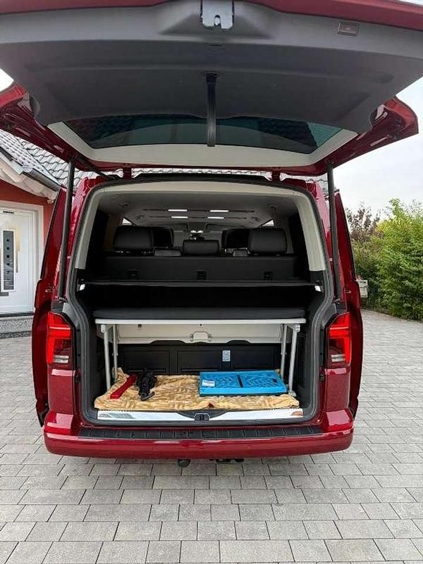 Gebraucht VW Multivan Highline 199 PS (146 kW) 2020 Rot Van