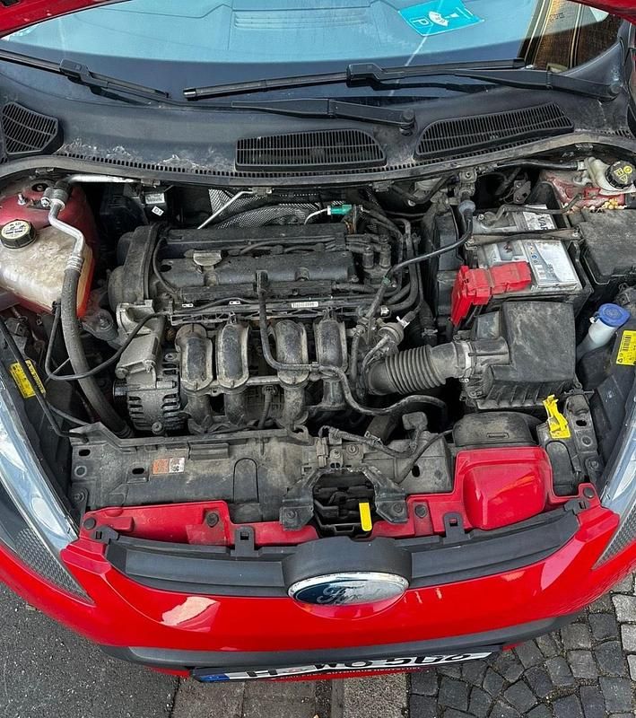 Gebraucht Ford Fiesta 60 PS (44 kW) 2010 Rot Kleinwagen