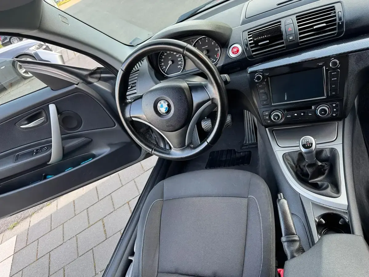 Gebraucht BMW 116 125 PS (91 kW) 2011 Grau Kleinwagen
