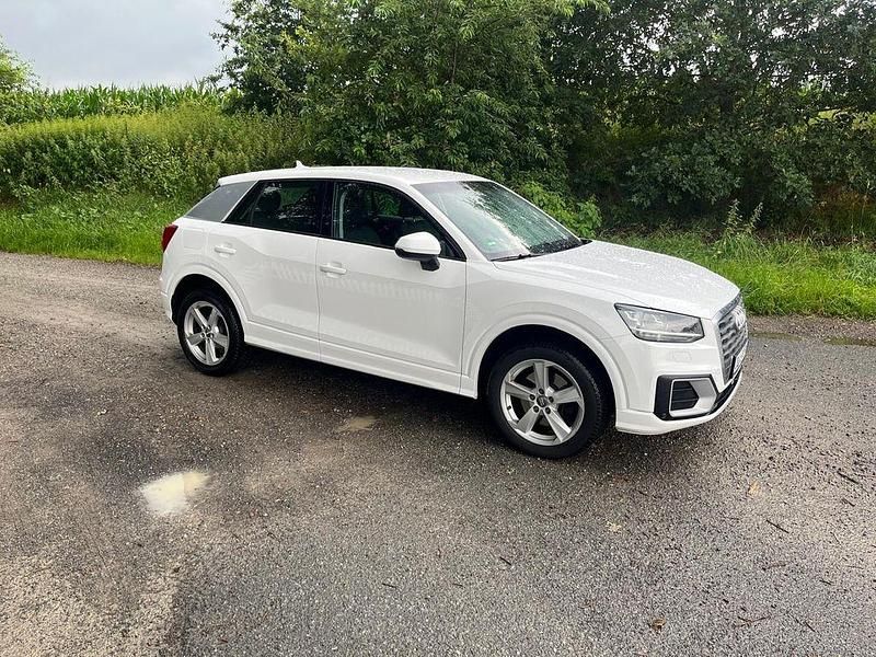 Weiß Gebraucht 2018 Audi Q2 SUV | 20.000 € (Fairer Preis) - Bild 1/4