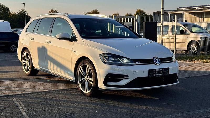 Weiß Gebraucht 2019 VW Golf VII Highline Kombi | 12.495 € (Guter Preis) - Bild 1/4