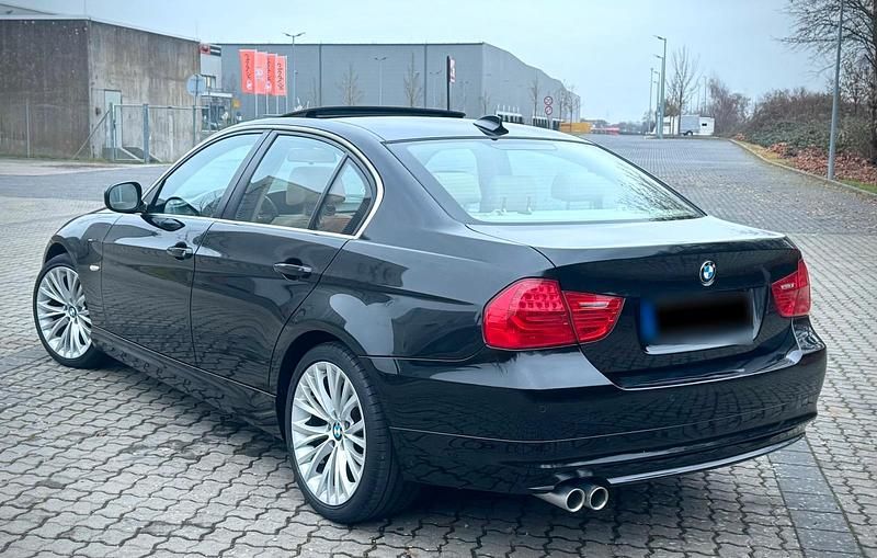Gebraucht BMW 325 Exclusive 286 PS (210 kW) 2011 Schwarz Limousine