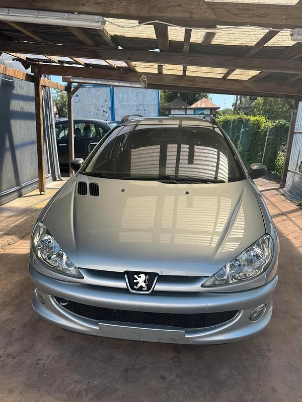 Silber Gebraucht 2004 Peugeot 206 Kombi | 1.500 € (Etwas zu teuer) - Bild 1/4