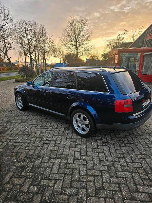 Blau Gebraucht 1999 Audi A6 Kombi | 7.500 € - Bild 1/4