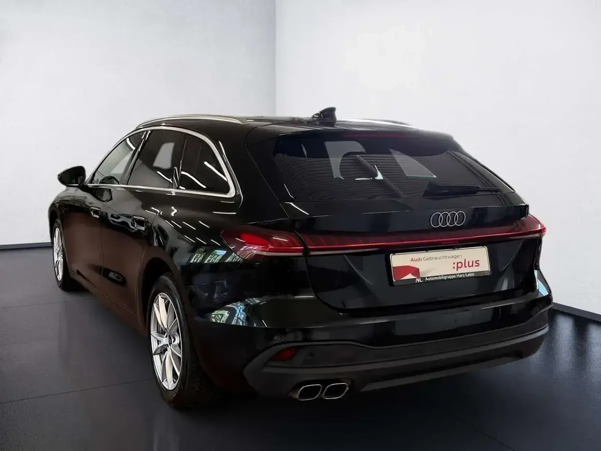 Gebraucht Audi A5 Sport 204 PS (150 kW) 2025 Mythosschwarz metallic Kombi