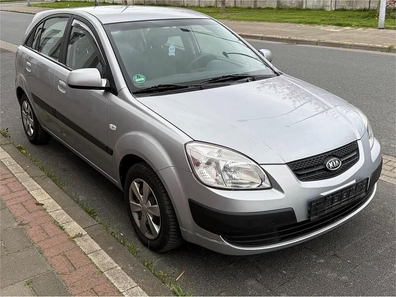 Second-hand Kia Rio 97 CP (71 kW) 2008 Argintiu Hatchback