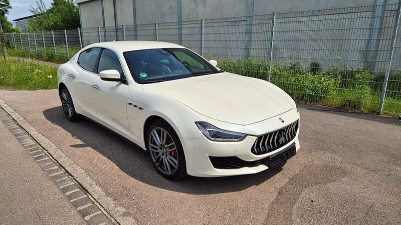 Weiß Gebraucht 2020 Maserati Ghibli Coupé | 39.000 € - Bild 1/4