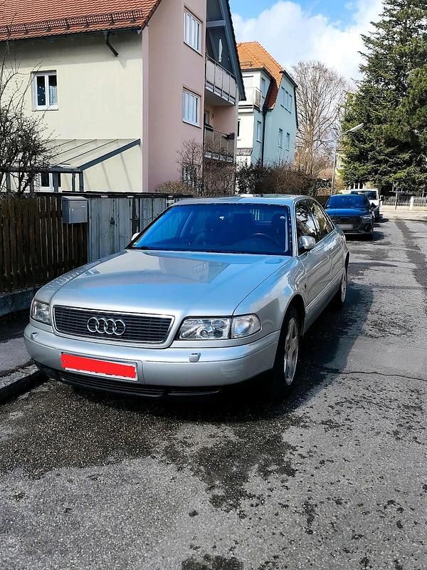 Second-hand Audi A8 300 CP (220 kW) 1995 Argintiu Berlinǎ