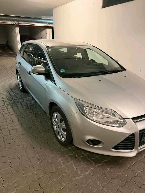 Usata Ford Focus 105 CV (77 kW) 2015 Argento Station wagon