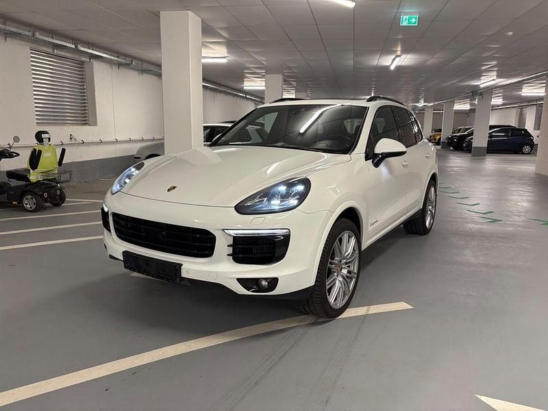 Weiß Gebraucht 2017 Porsche Cayenne Platinum Edition SUV | 32.700 € (Teuer) - Bild 1/4