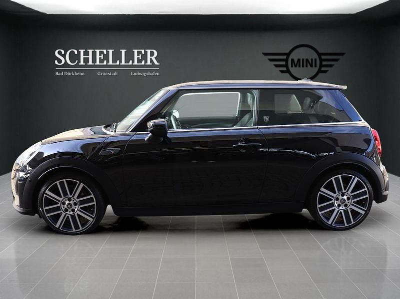 Gebraucht Mini Cooper S 178 PS (130 kW) 2023 Midnight black metallic Kleinwagen