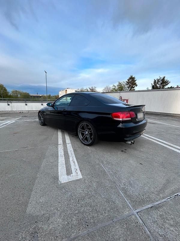 Gebraucht BMW 325 218 PS (160 kW) 2008 Schwarz Coupé