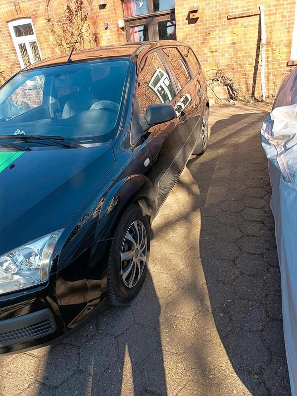 Gebraucht Ford Focus Ambiente 125 PS (91 kW) 2005 Schwarz Kombi