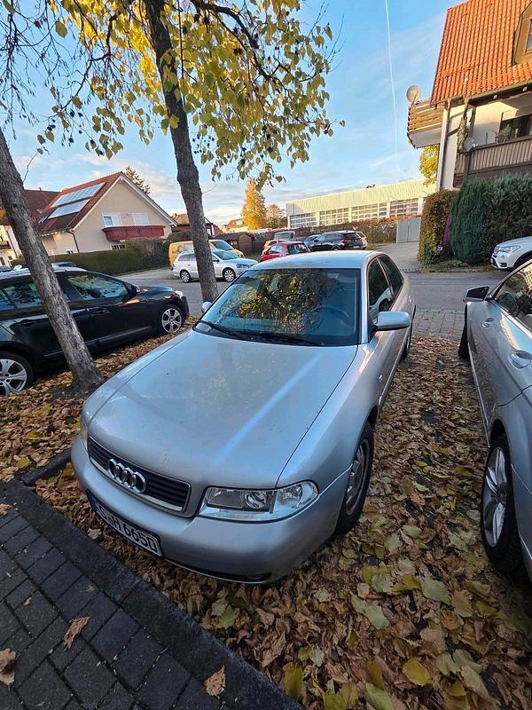Silber Gebraucht 2000 Audi A4 Limousine | 600 € (Superpreis) - Bild 1/4