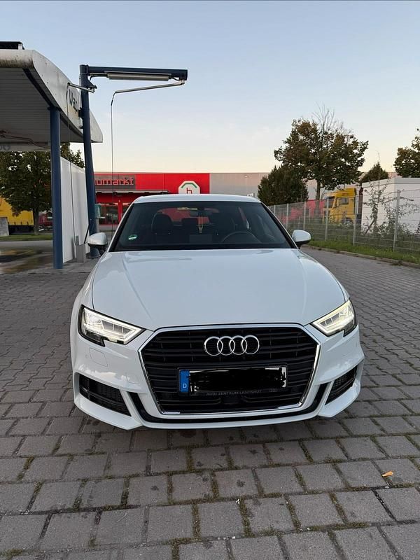 Weiß Gebraucht 2017 Audi A3 Sportback S-Line Kombi | 16.250 € - Bild 1/4