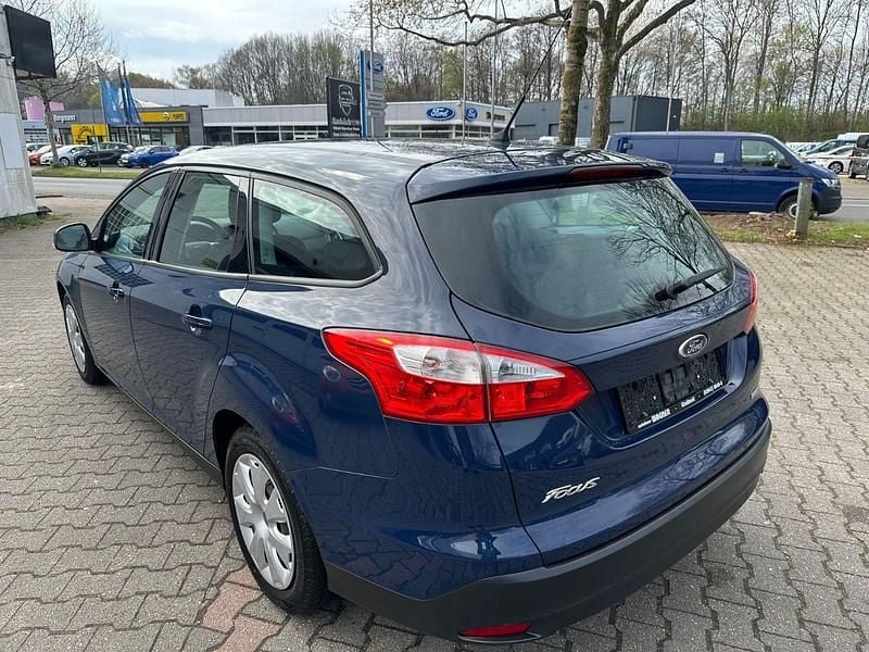 Gebraucht Ford Focus Trend 101 PS (74 kW) 2014 Blau Kombi