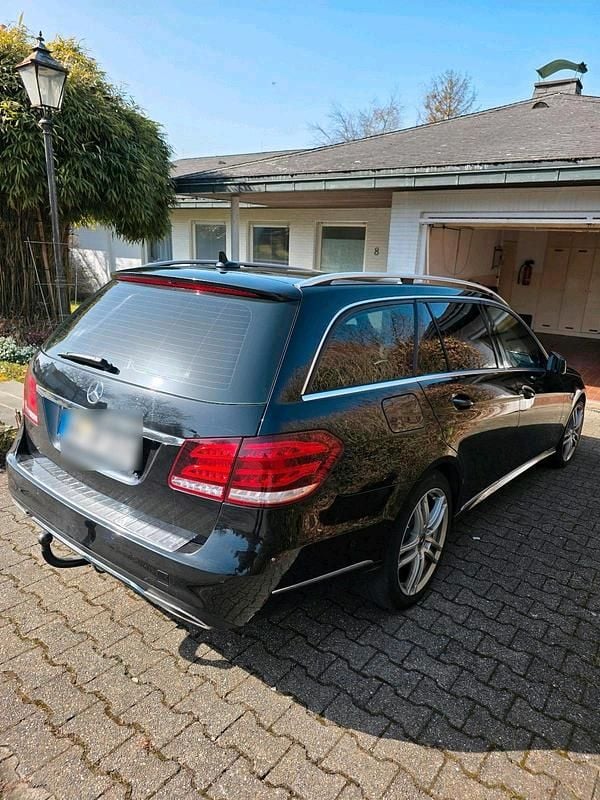 Gebraucht Mercedes E250 204 PS (150 kW) 2014 Schwarz Kombi