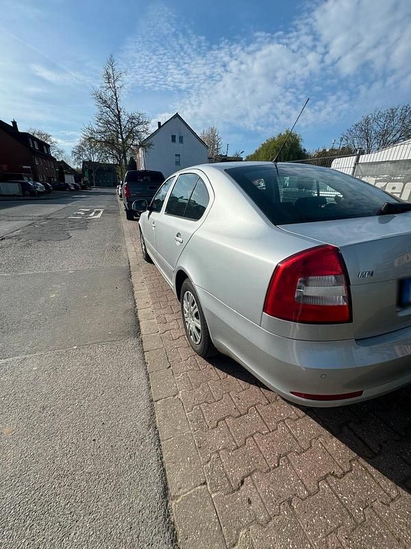 Gebraucht Skoda Octavia Ambiente 102 PS (75 kW) 2009 Silber Limousine