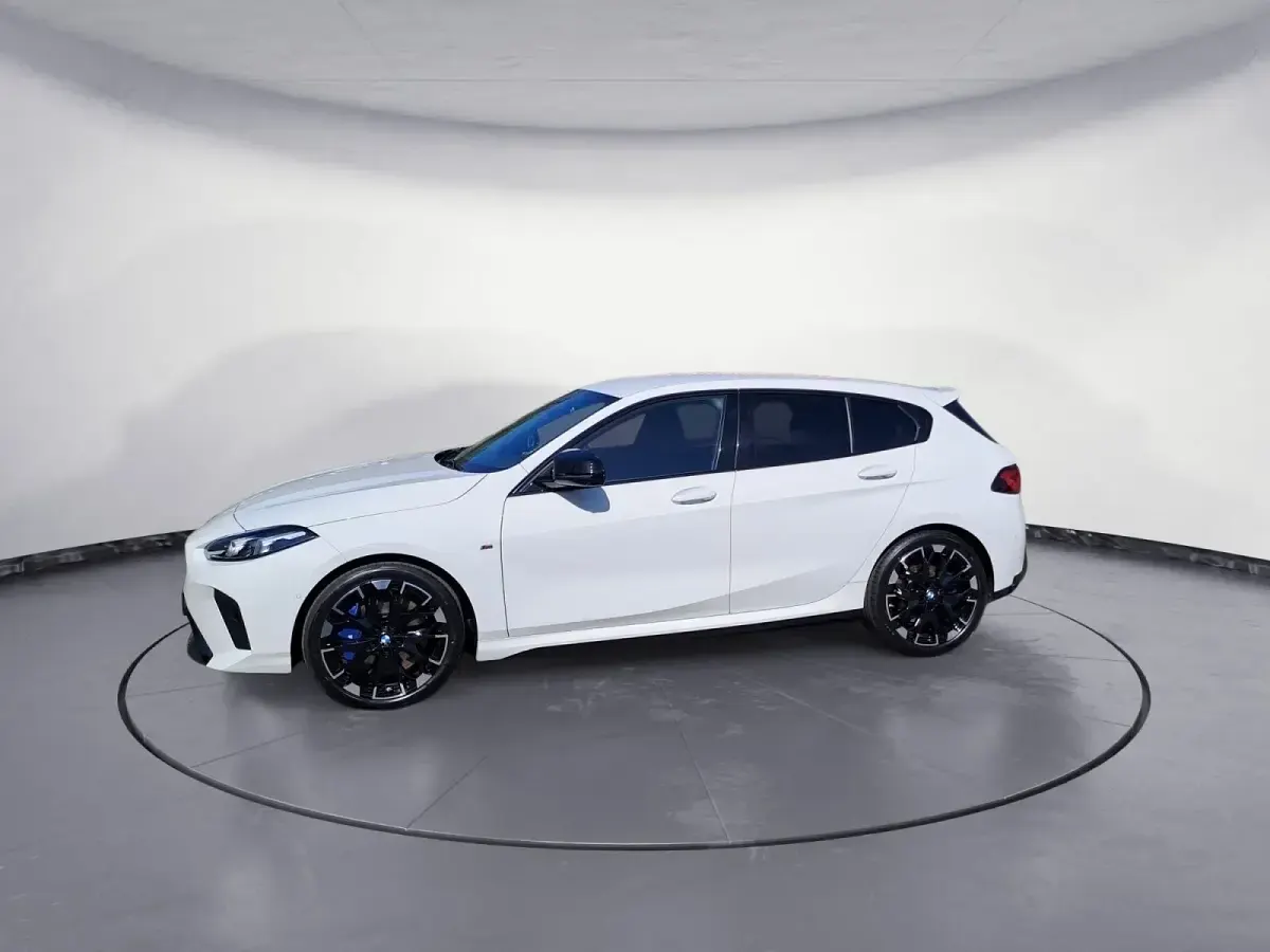 Gebraucht BMW M135 Performance 300 PS (220 kW) 2025 Weiß Kleinwagen