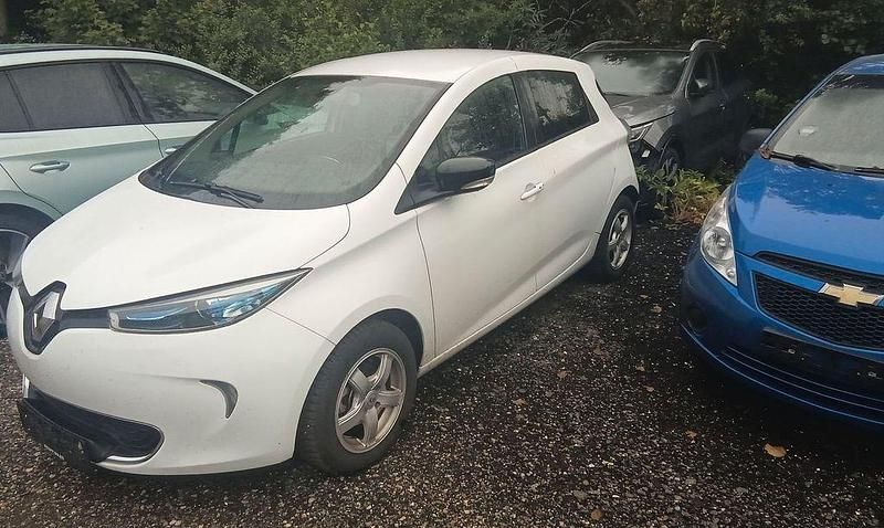 Weiß Gebraucht 2017 Renault Zoe Bose Edition Kleinwagen | 5.700 € (Fairer Preis) - Bild 1/4