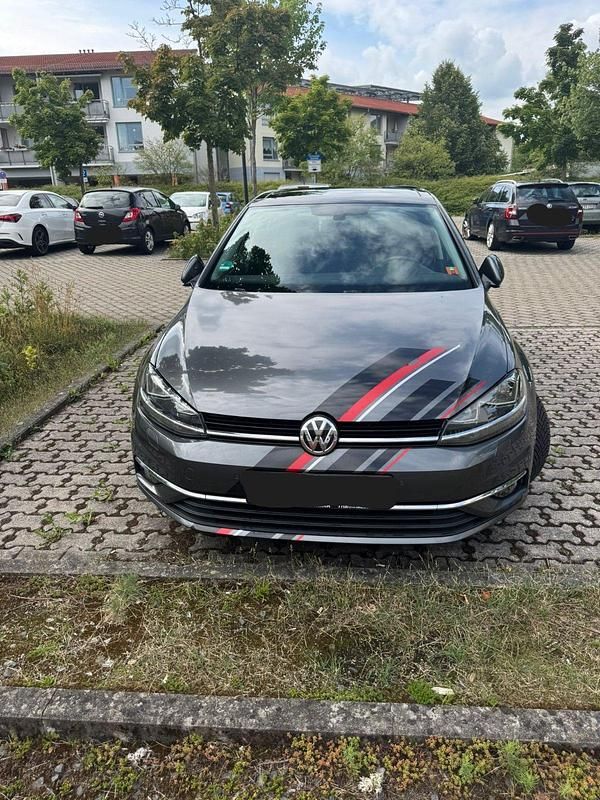 Grau Gebraucht 2018 VW Golf VII Kleinwagen | 12.999 € (Guter Preis) - Bild 1/4