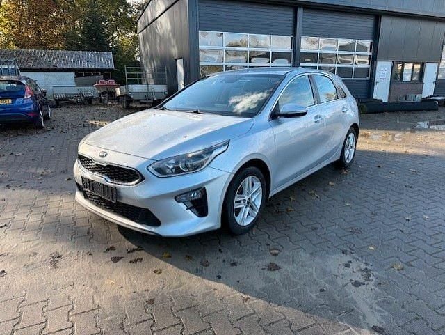 Silber Gebraucht 2019 Kia Ceed Edition 7 Kleinwagen | 7.995 € (Superpreis) - Bild 1/4