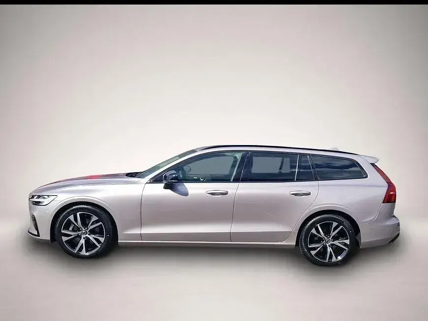 Gebraucht Volvo V60 Plus 197 PS (144 kW) 2025 Manufacturer Kombi