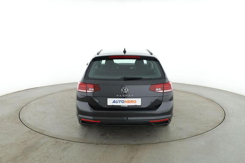 Gebraucht VW Passat 150 PS (110 kW) 2021 Grau Kombi