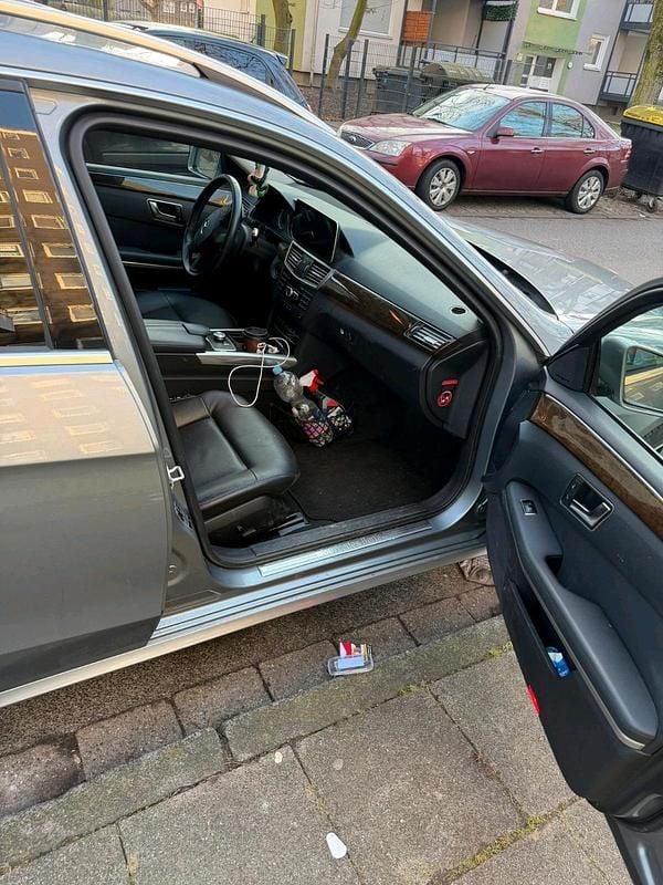 Gebraucht Mercedes E220 170 PS (125 kW) 2012 Silber Limousine