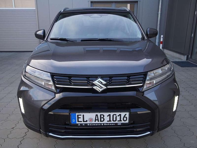 Gebraucht Suzuki Vitara 110 PS (80 kW) 2025 Titan dark gray pearl SUV