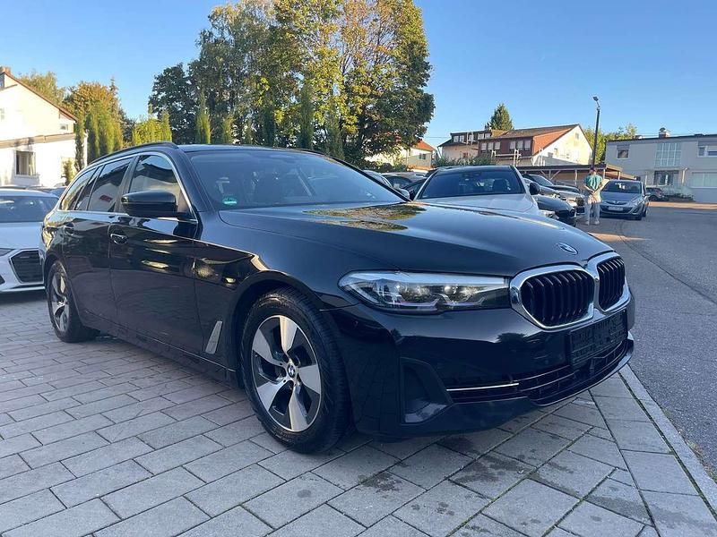 Schwarz Gebraucht 2021 BMW 520 Kombi | 29.800 € - Bild 1/4