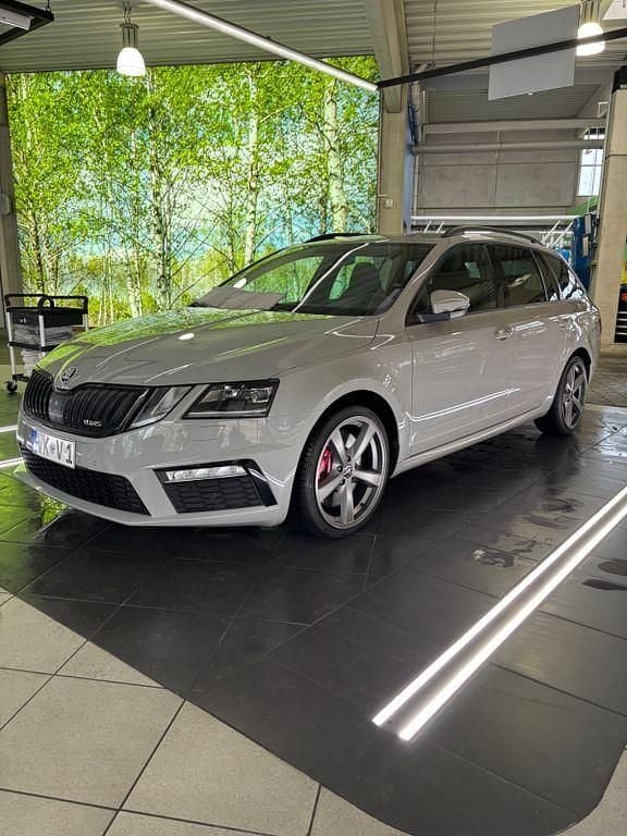 Grau Gebraucht 2017 Skoda Octavia RS Kombi | 18.200 € (Fairer Preis) - Bild 1/4