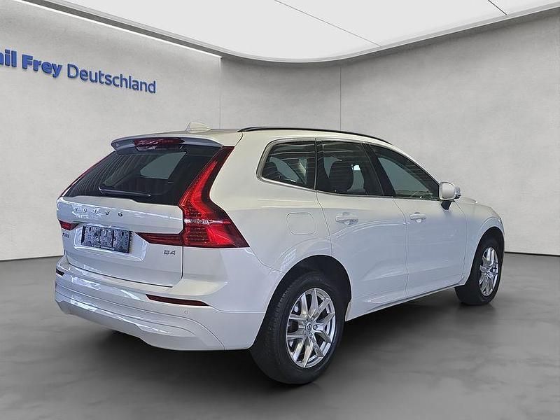 Gebraucht Volvo XC60 Core 197 PS (144 kW) 2023 Crystal weißperleffekt SUV
