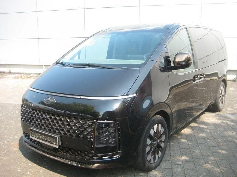 Schwarz Gebraucht 2022 Hyundai Staria Signature Van | 34.900 € (Superpreis) - Bild 1/4