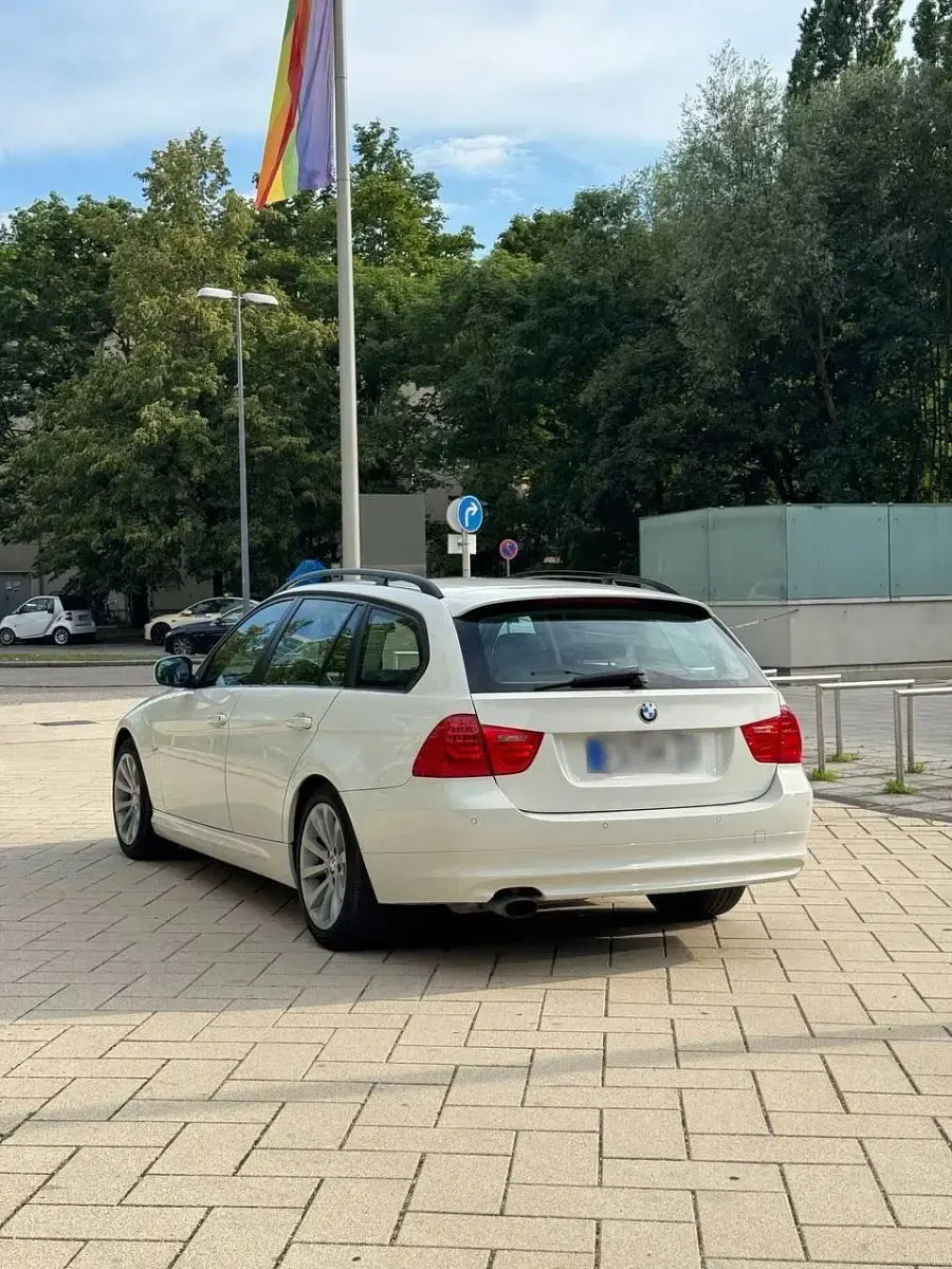 Gebraucht BMW 320 170 PS (125 kW) 2009 Weiß Kombi