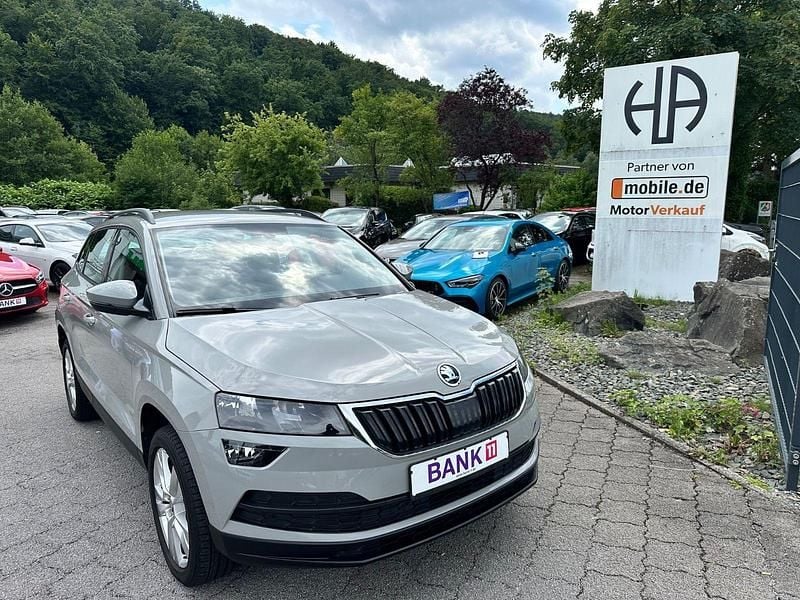 Grau Gebraucht 2018 Skoda Karoq Style SUV | 16.495 € (Fairer Preis) - Bild 1/3