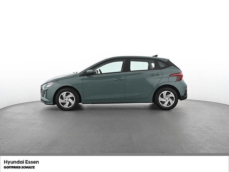 Gebraucht Hyundai i20 Select 79 PS (58 kW) 2025 Mangrove green / mic Kleinwagen