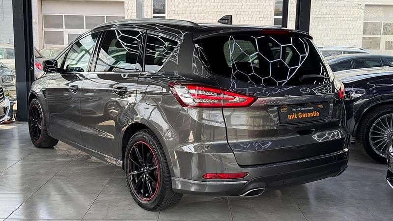 Gebraucht Ford S-MAX Titanium 190 PS (139 kW) 2019 Grau Van / Kleinbus