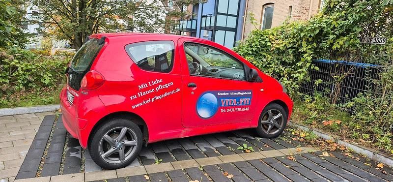 Rot Gebraucht 2008 Toyota Aygo Kleinwagen | 1.500 € (Guter Preis) - Bild 1/3