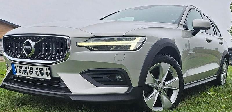 Gebraucht 2019 Volvo V60 CC Kombi | 22.999 € (Guter Preis) - Bild 1/4