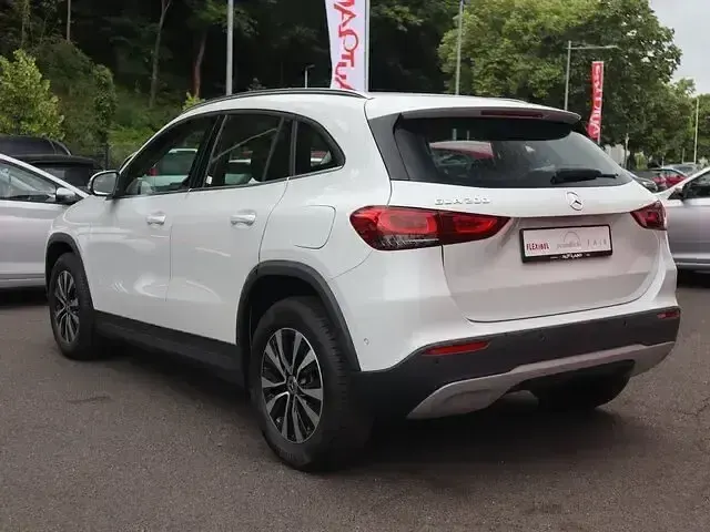 Gebraucht Mercedes GLA200 Style 163 PS (119 kW) 2022 Weiß SUV