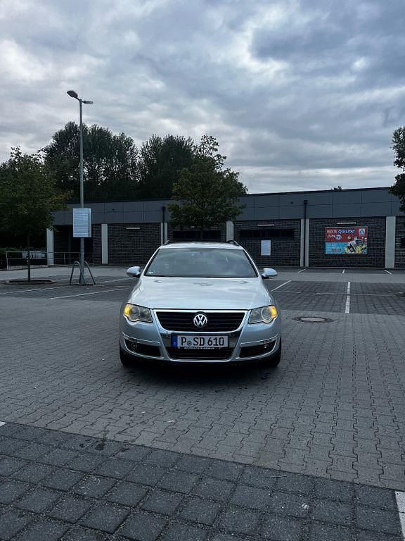 Silber Gebraucht 2009 VW Passat Highline Limousine | 3.000 € (Fairer Preis) - Bild 1/4