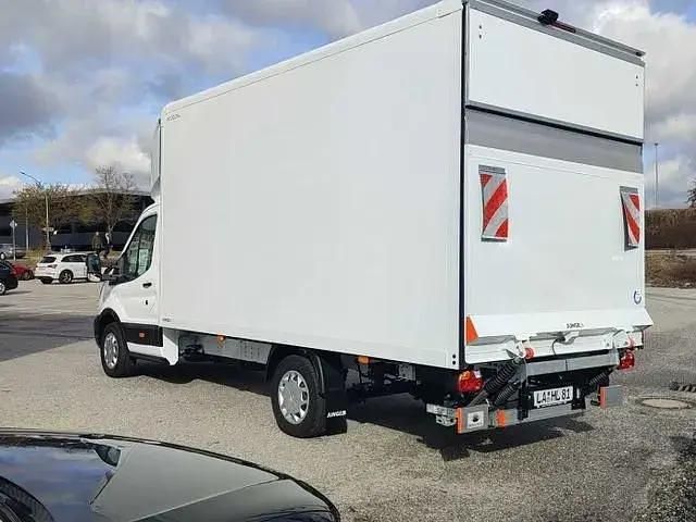 Gebraucht Ford Transit Trend 155 PS (114 kW) 2023 Frostweiß Van