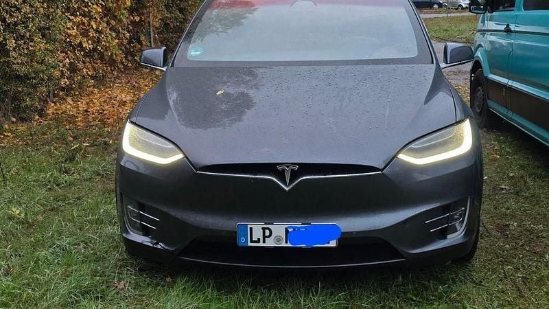 Grau Gebraucht 2017 Tesla Model X SUV | 24.999 € (Guter Preis) - Bild 1/4