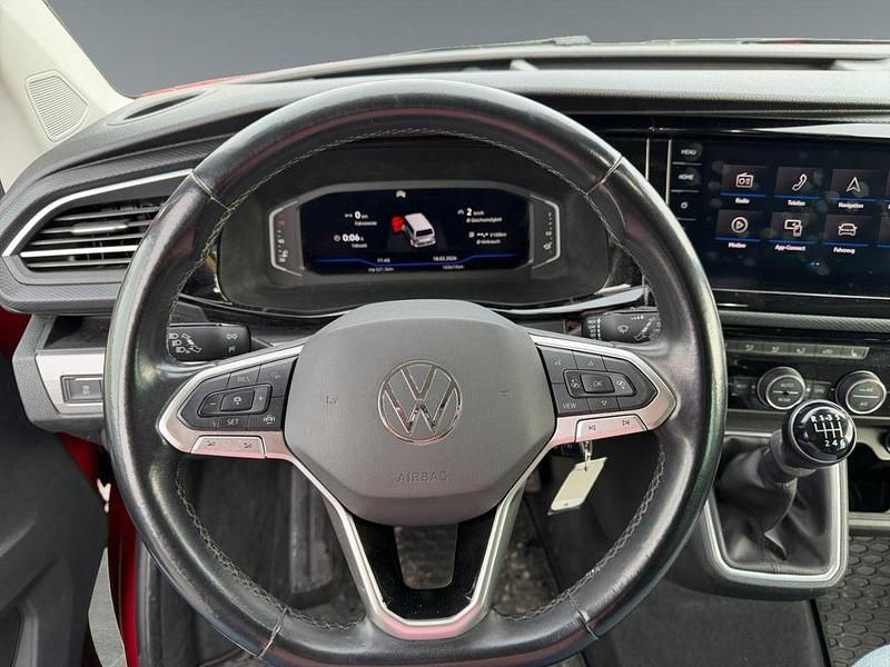 Gebraucht VW Multivan Generation Six 150 PS (110 kW) 2022 Rot Van