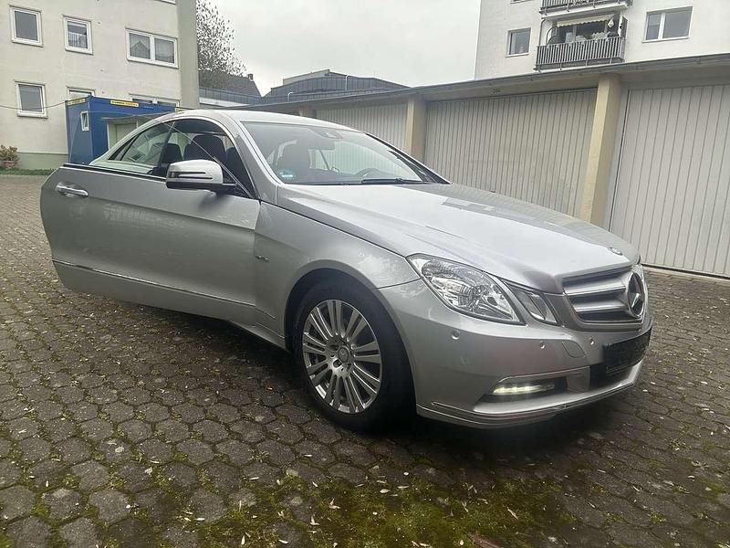 Second-hand Mercedes E200 Elegance 184 CP (135 kW) 2012 Argintiu Coupe