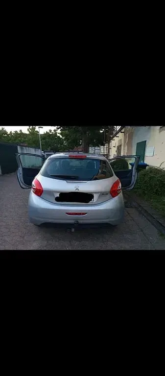 Gebraucht Peugeot 208 Access 68 PS (50 kW) 2012 Silber Kleinwagen