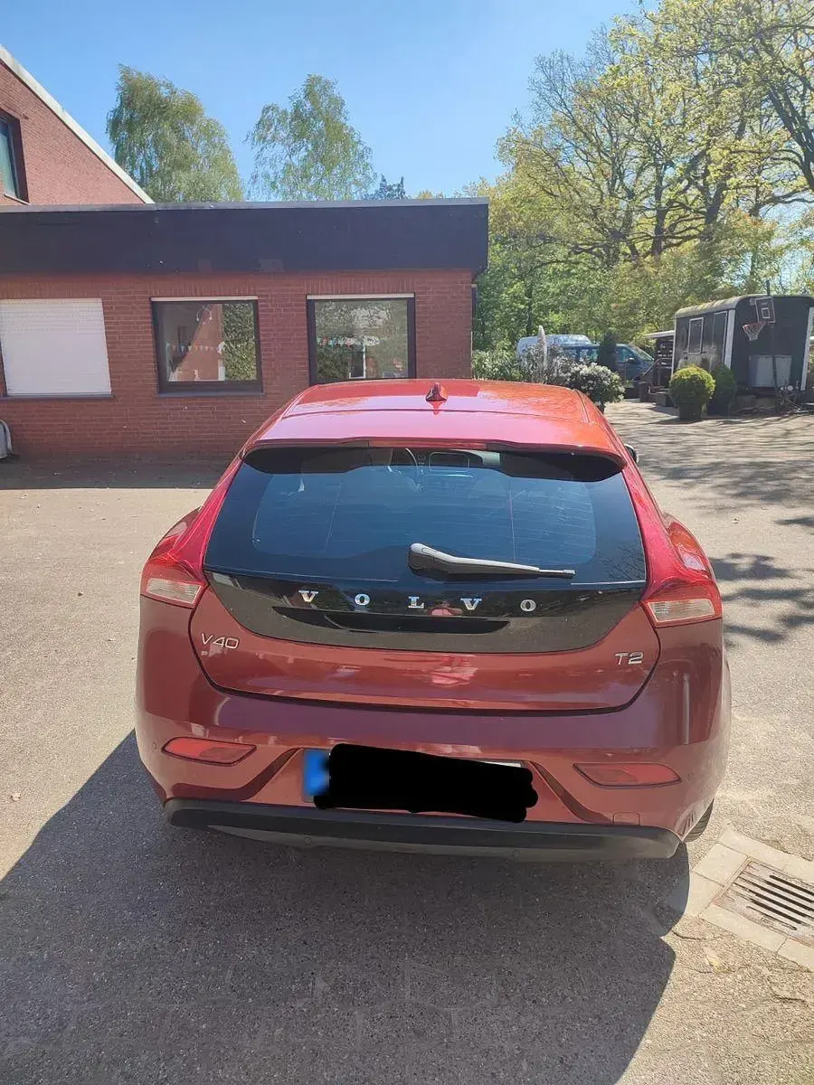 Gebraucht Volvo V40 You! 122 PS (89 kW) 2015 Rot Kombi
